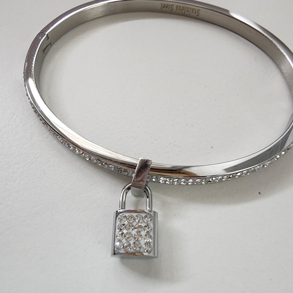 NWT Rhinestone Embellished Lock Charm Stainless Steel Bangle Evening Bracelet - Picture 7 of 7
